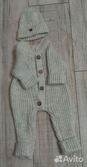 Вязанный комбинезон для новорожденного