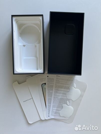 Коробка от телефона Apple