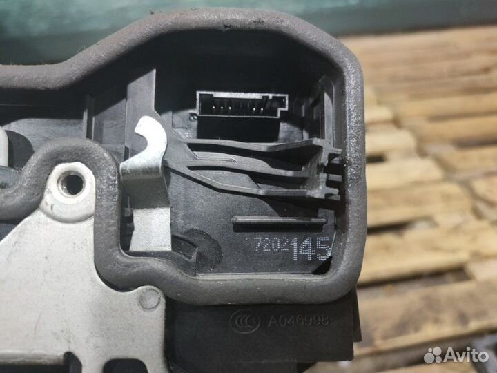 Замок боковой двери передний левый Bmw 5 E60