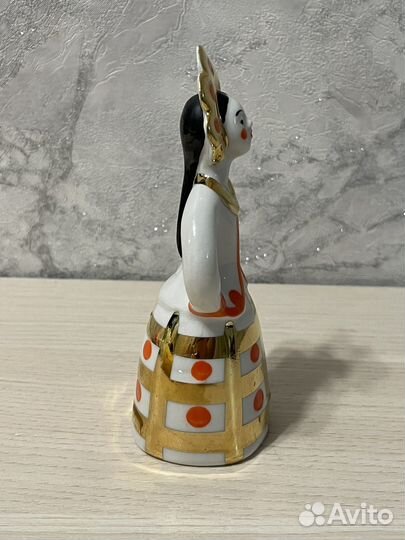 Фарфоровая статуэтка 