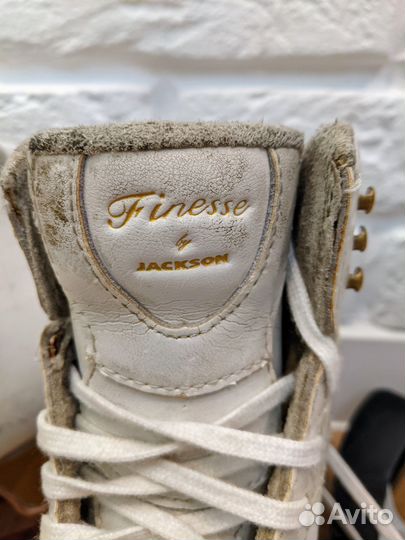 Фигурные коньки Jackson