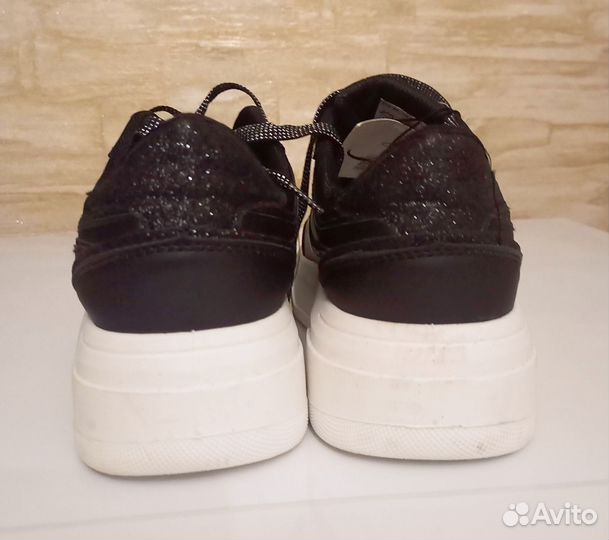Кроссовки женские