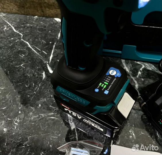 Гайковерт аккумуляторный Makita 700нм