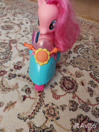 My Little Pony Пинки Пай на мопеде