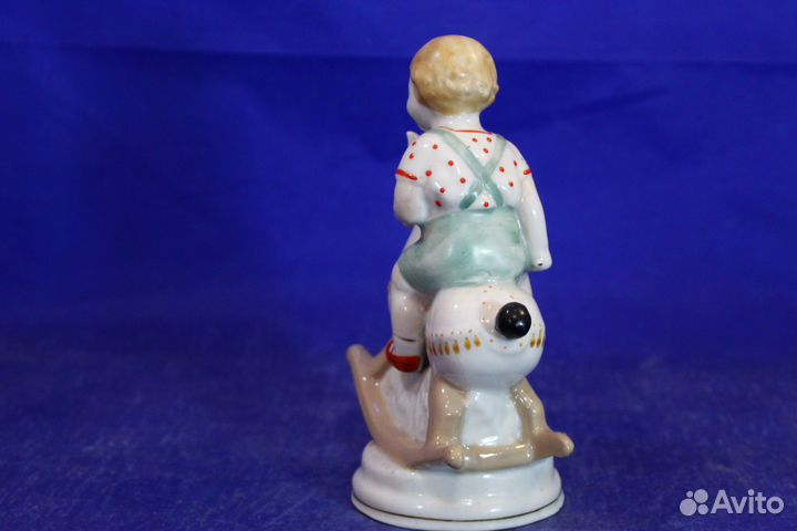 Фарфор статуэтка Всадник девочка мальчик на коне