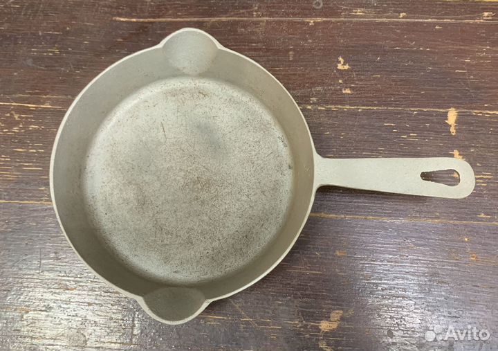 Советская чугунная сковорода