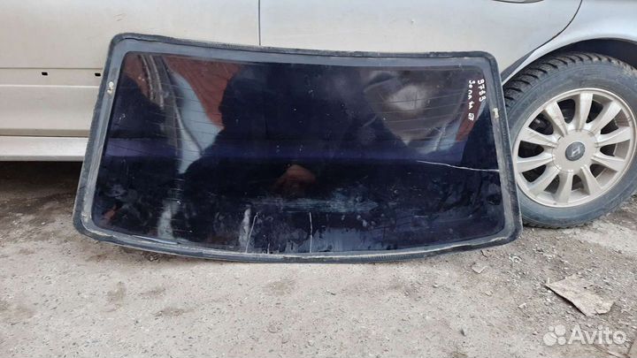 Hyundai Sonata EF - Стекло заднее