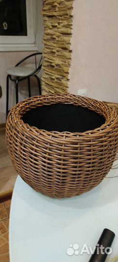 Кашпо для цветов из ротанга