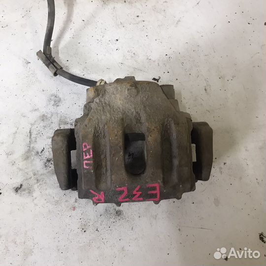 Суппорт передний BMW e32