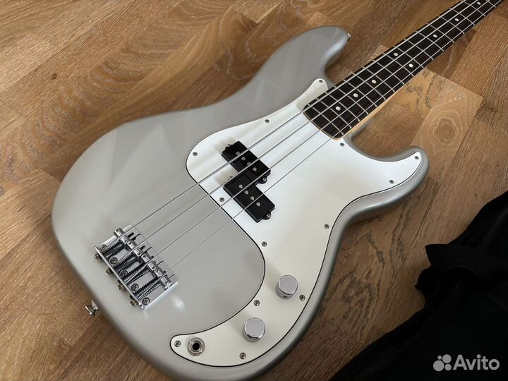Fender precision FSR platinum limited edition