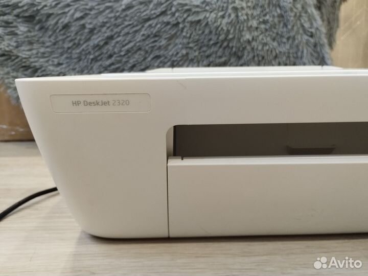 Цветной лазерный принтер HP Desk Jet 2320