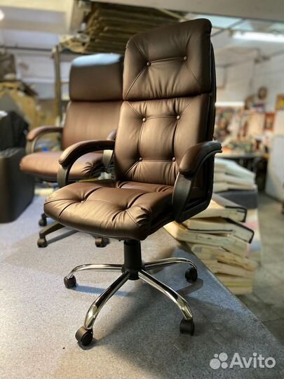 Офисное кресло