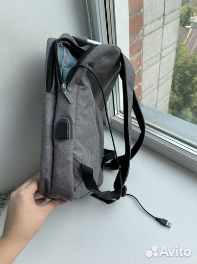 Рюкзак для ноутбука с проводом