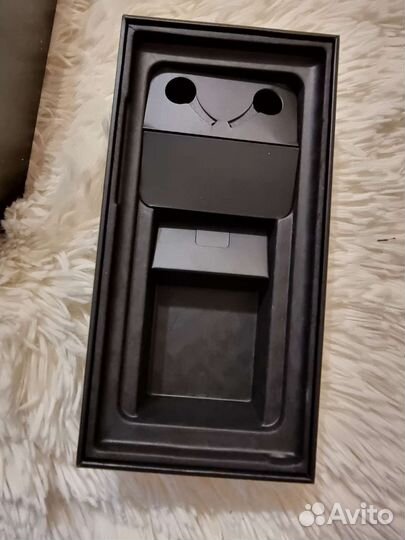 Пустая коробка из под смартфона samsung note 10+