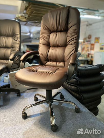 Офисное кресло