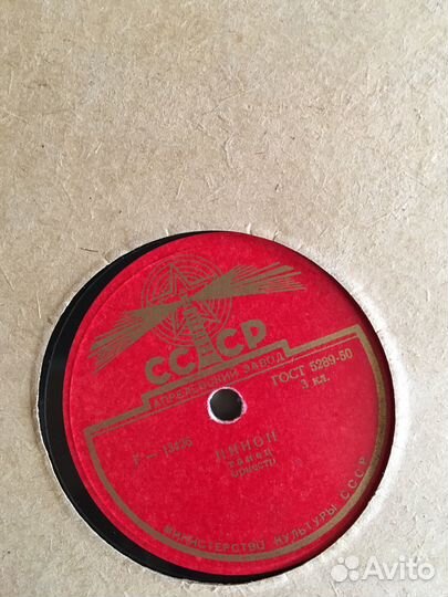 Коробка и 10 джаз-пластинок для грамофона