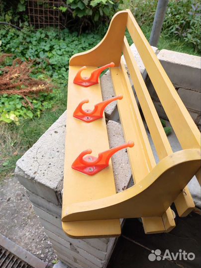 Вешалка для одежды настенная