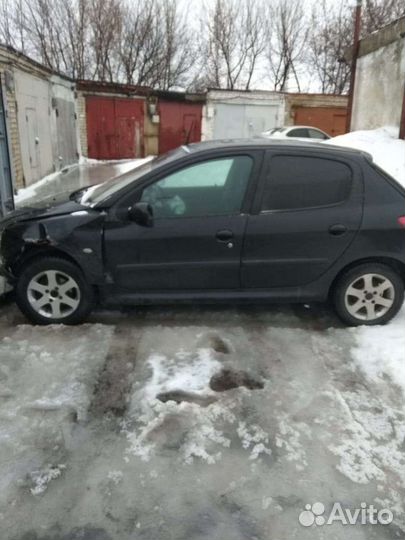 Разбор (б/у Запчасти) Peugeot 206 2004 год 1.4