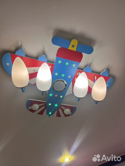Люстра в детскую самолет с с блютус-колонкой