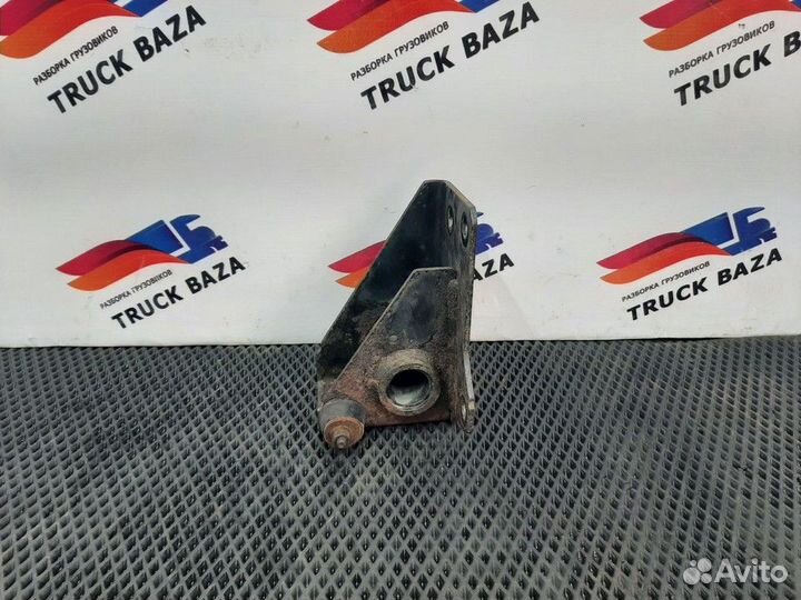 Кронштейн бампера правый Renault Magnum