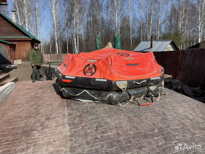 Спасательный плот