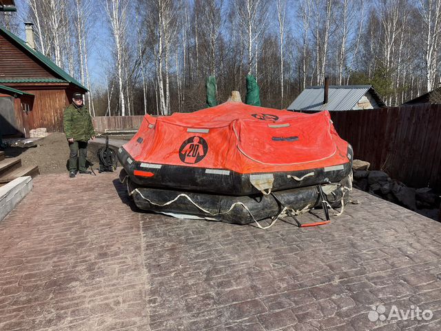 Спасательный плот