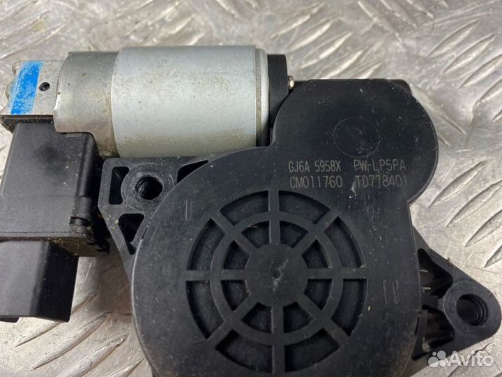 Мотор стеклоподъемника задний правый Mazda Cx-7 EP