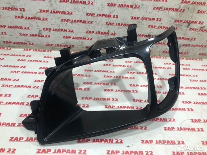 Рамка фары левая Toyota Town Ace Noah