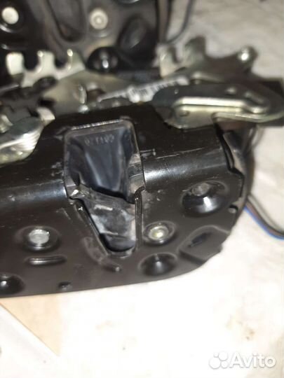 Замок левой сдвижной двери на мерседес 639