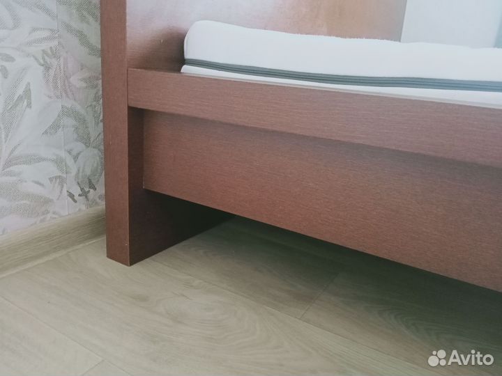 Кровать