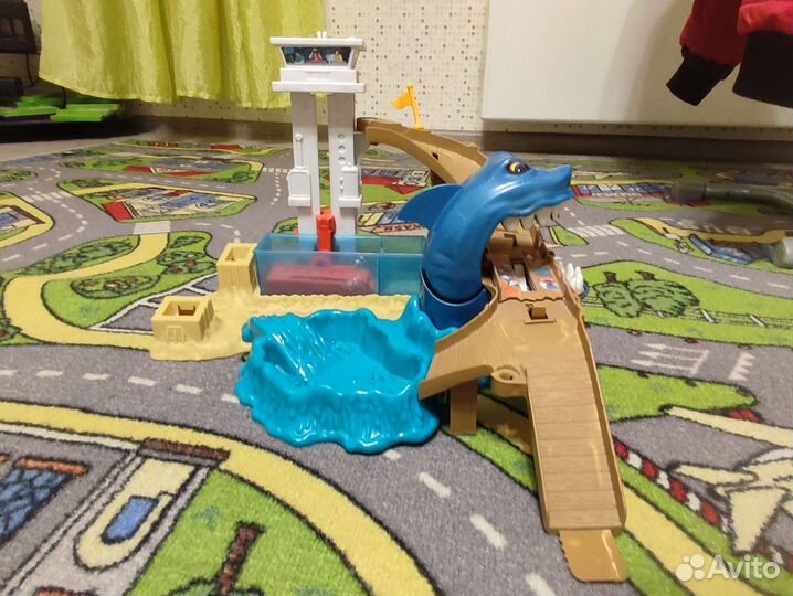 Станция от HotWhels с акулой