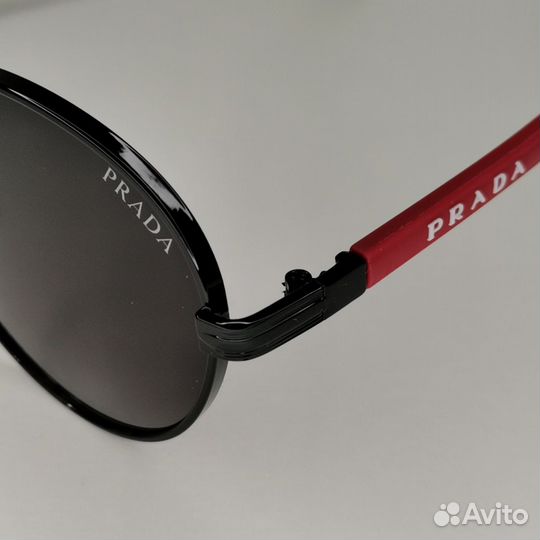 Очки солнцезащитные черные