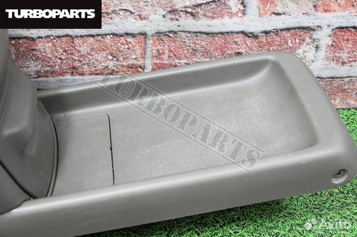 Подлокотник Toyota Harrier MCU15W 1mzfe