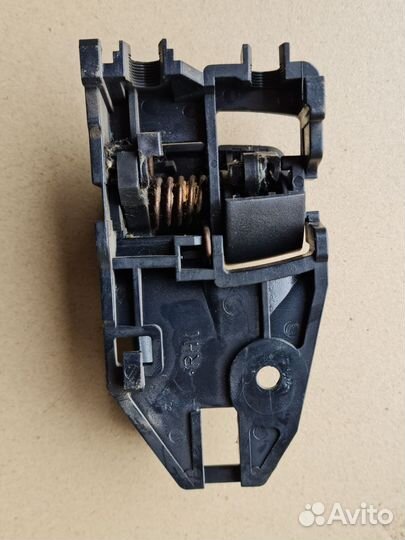 Внутренняя ручка открывания двери Lancer IX