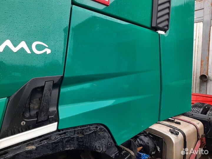 Крышка инструментального ящика левого Renault T