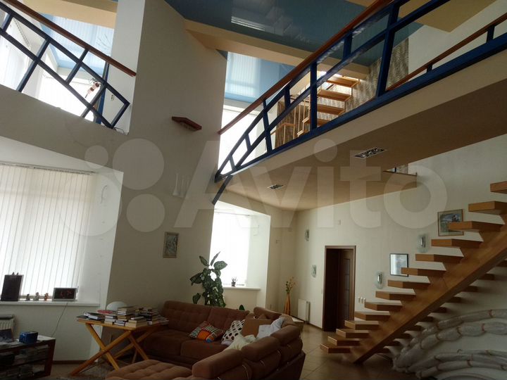 Коттедж 799 м² на участке 16 сот.