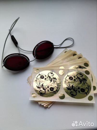 Очки для солярия и стикини