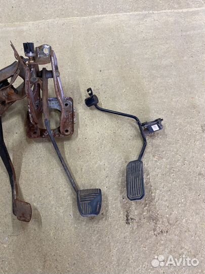 Педаль газа, тормоза, сцепления toyota carina E