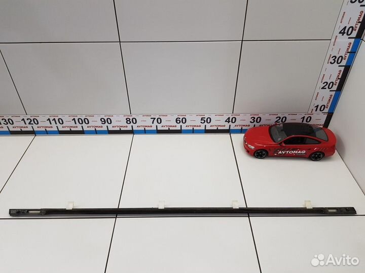 Молдинг стекла верхний передний левый