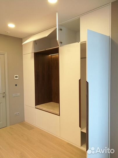 Шкаф двухстворчатый