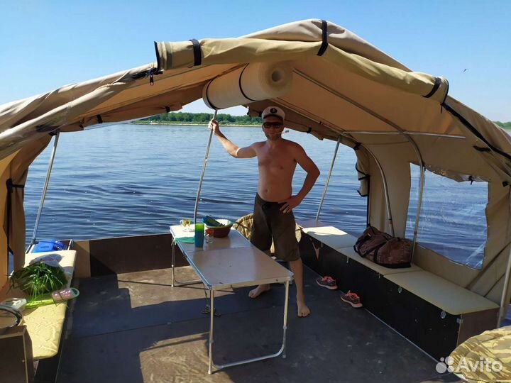 Моторный катамаран