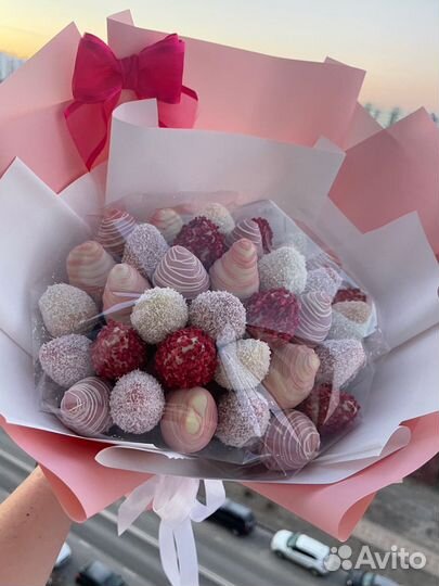 Съедобный букет из клубники