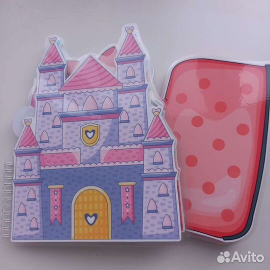 Куколки и косметичка. Одевашки