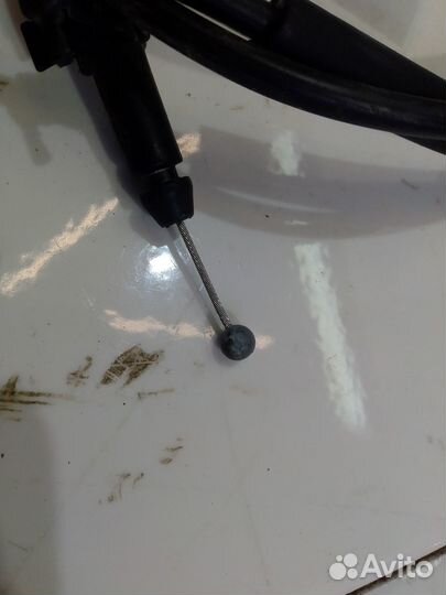 Трос открывания капота (Kia Quoris)