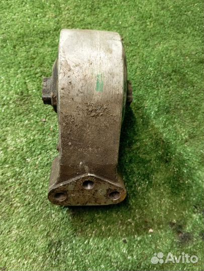 Подушка двигателя Mitsubishi Carisma