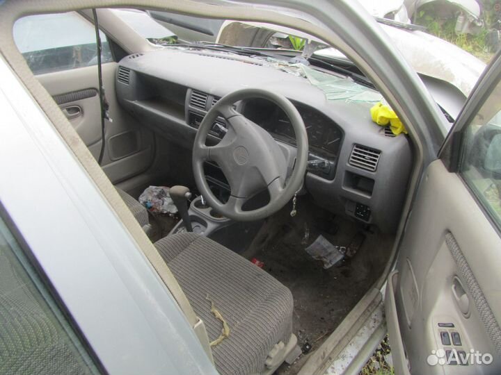 Mazda Demio дверь передняя задняя левая правая