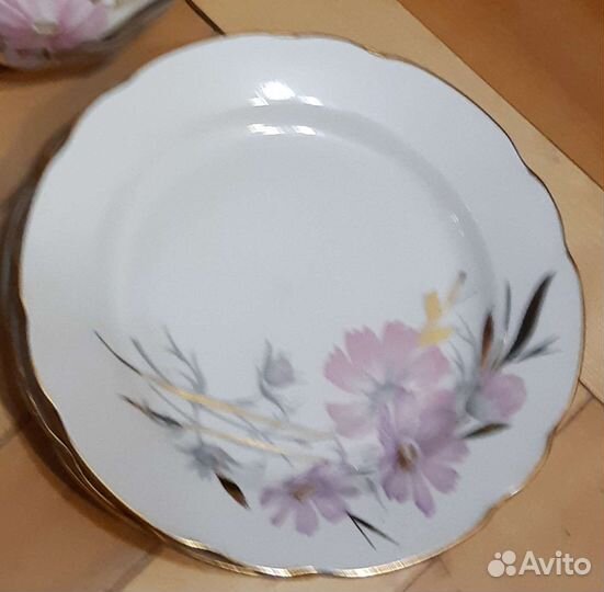 Тарелки и сахарница