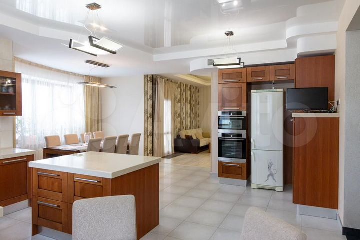 Дом 350 м² на участке 13 сот.