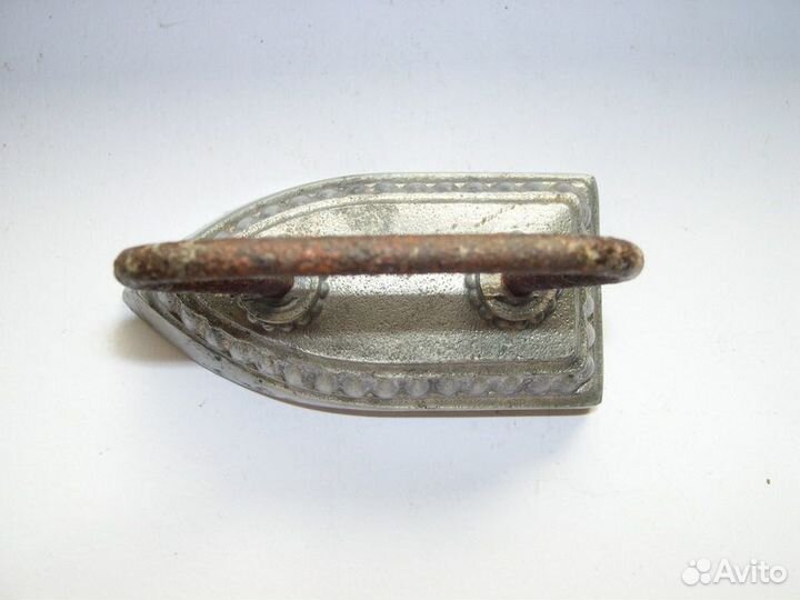 Старинный маленький утюг