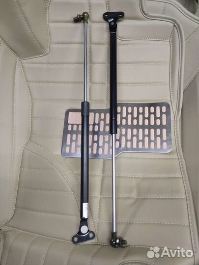 Амортизатора на задней двери Land Cruiser 100